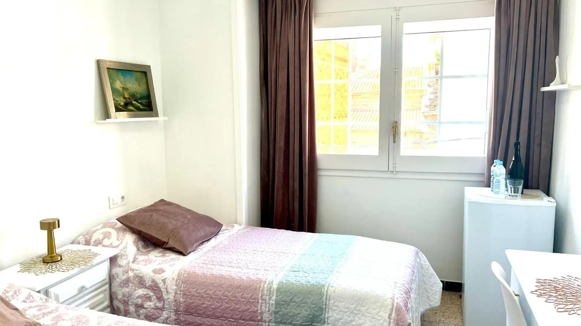 Escondite Central Con Terraza Compartida En La Azotea Roses