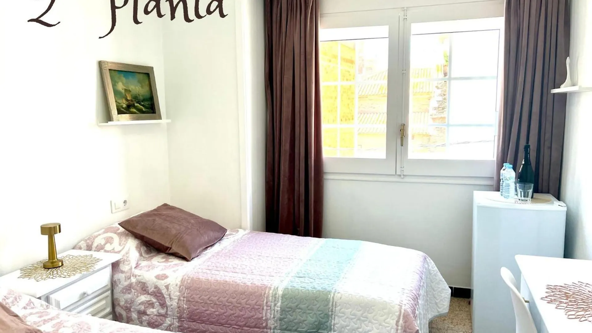 Escondite Central Con Terraza Compartida En La Azotea Roses Guest house