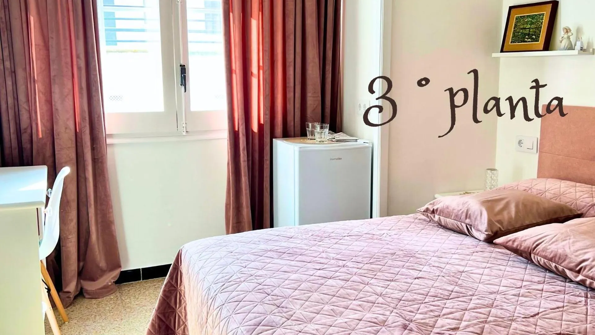 Guest house Escondite Central Con Terraza Compartida En La Azotea Roses Spain