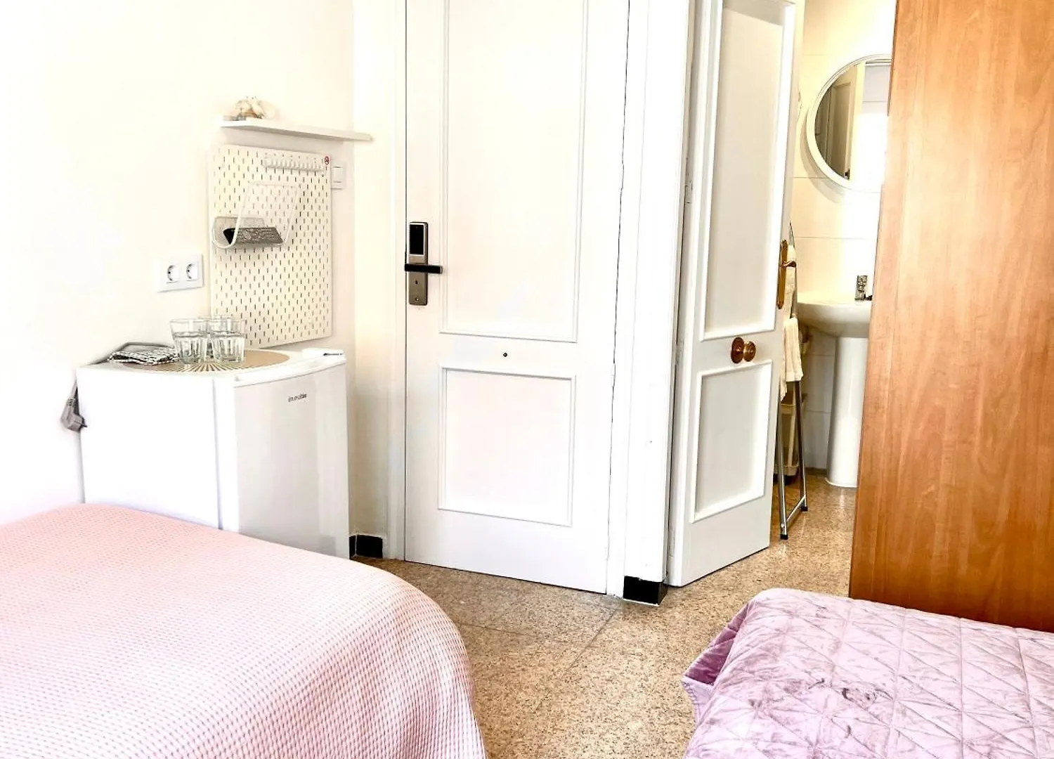 Guest house Escondite Central Con Terraza Compartida En La Azotea Roses Spain